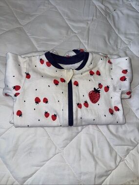 🍄6m Tuffy Strawberry Baby Girls Print One-Piece Footed Pajamas - White & Red